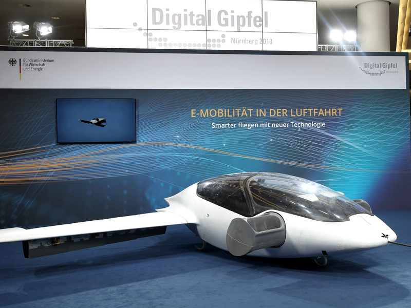 Für den Flugtaxi-Pionier Lilium bleibt kaum noch Zeit für die Suche nach Investoren.  - Foto: Daniel Karmann/dpa