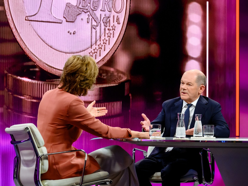 maybrit illner im ZDF: Bundeskanzler will auf Industriegipfel vertrauliche Meinungsbildung - Foto: presseportal.de