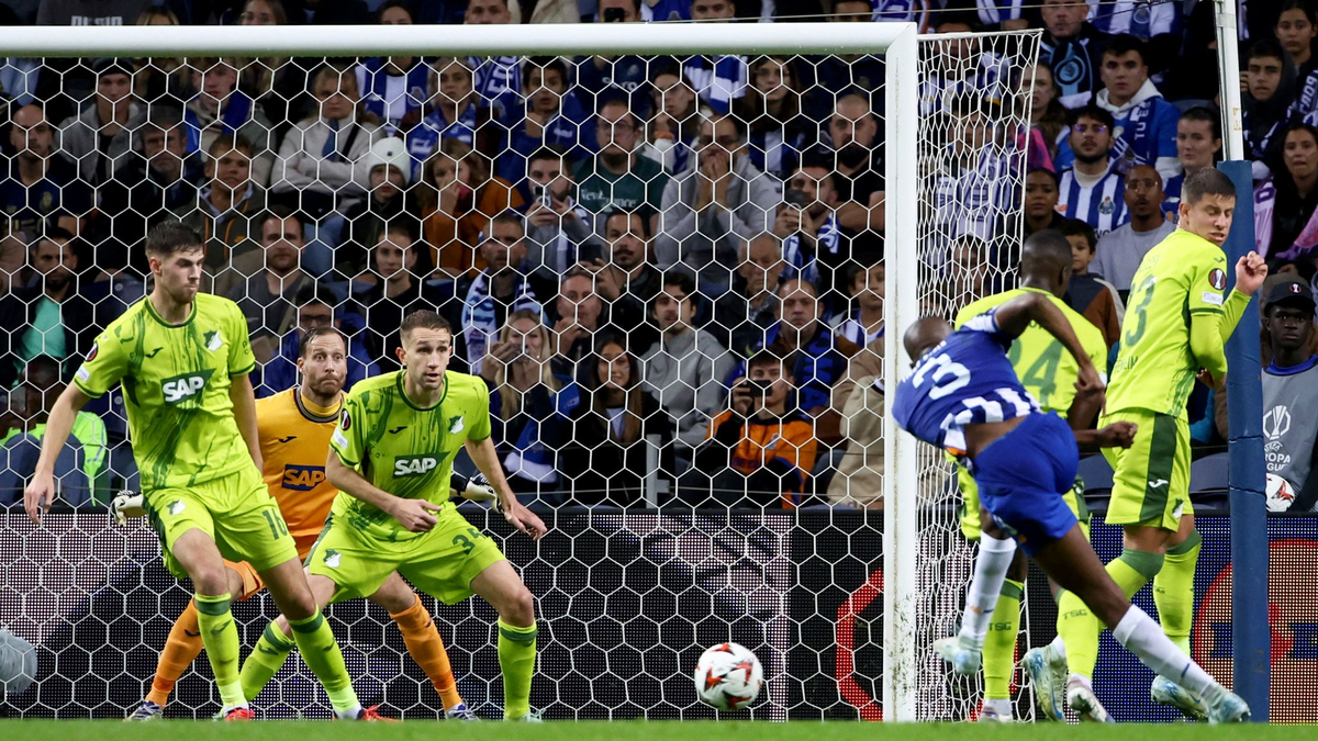 Die TSG 1899 Hoffenheim um  Florian Grillitsch (l) war beim FC Porto gefragt.  - Foto: Luis Vieira/AP