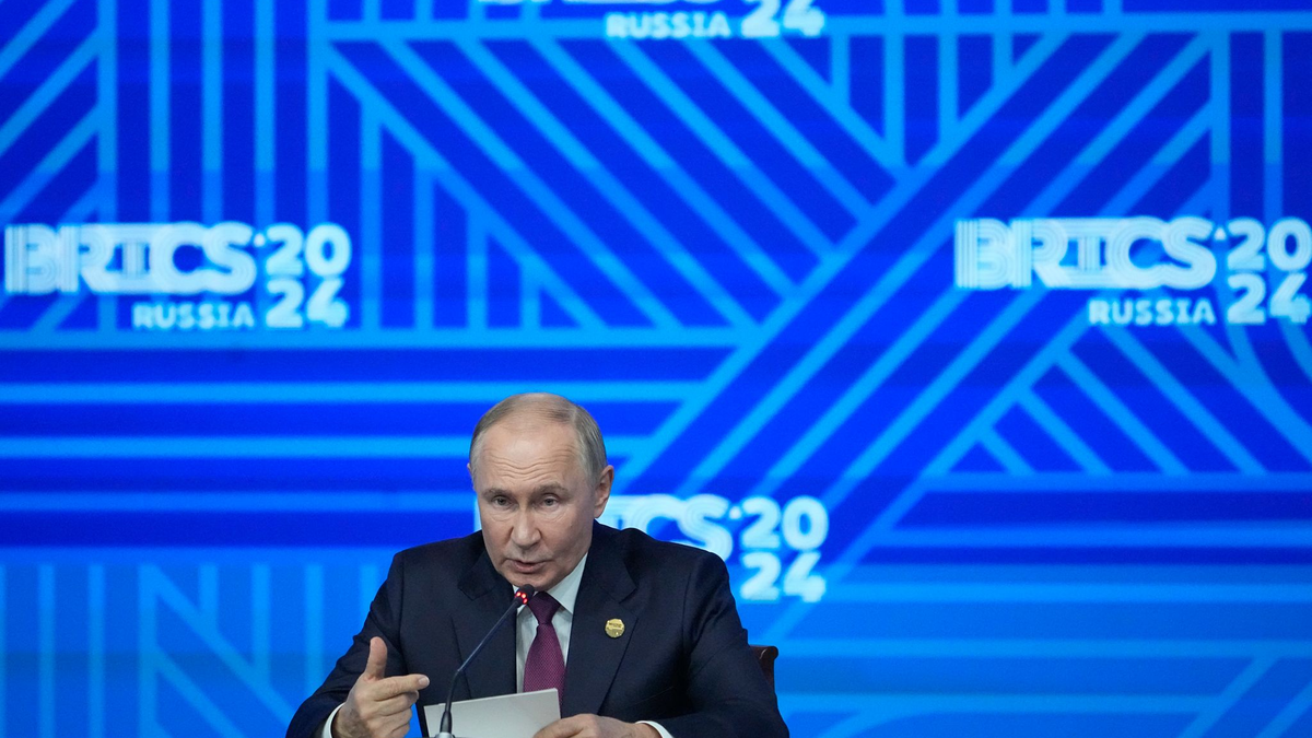 Putin sieht sich auf dem Brics-Gipfel gestärkt und in seinem Angriffskrieg auf dem Vormarsch.  - Foto: Alexander Zemlianichenko/AP/dpa