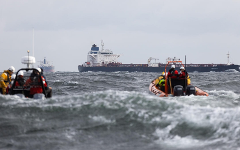 Greenpeace warnt: Diese 192 russischen Öltanker bedrohen die Umwelt besonders und müssen sanktioniert werden / Umfrage: Mehrheit sieht Öltransporte entlang der deutschen Ostseeküste als Problem - Foto: presseportal.de