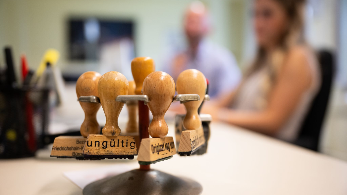 Nach einer Unternehmensbefragung des Ifo-Instituts wollen etliche Firmen Deutschland wegen überbordender Bürokratie verlassen - Foto: Sebastian Gollnow/dpa