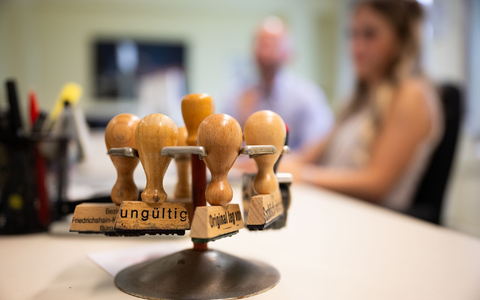 Nach einer Unternehmensbefragung des Ifo-Instituts wollen etliche Firmen Deutschland wegen überbordender Bürokratie verlassen - Foto: Sebastian Gollnow/dpa