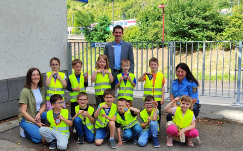 POL-PDMY: Sparkasse unterstützt erneut die Vorschulkinder mit Reflektoren - Foto: presseportal.de