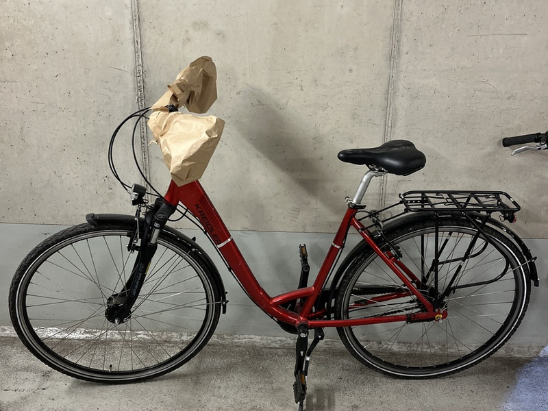 POL-DA: Erzhausen: Polizei sucht Besitzer zweier sichergestellter Fahrräder / Weißes Mountainbike und rotes Damenrad - Foto: presseportal.de