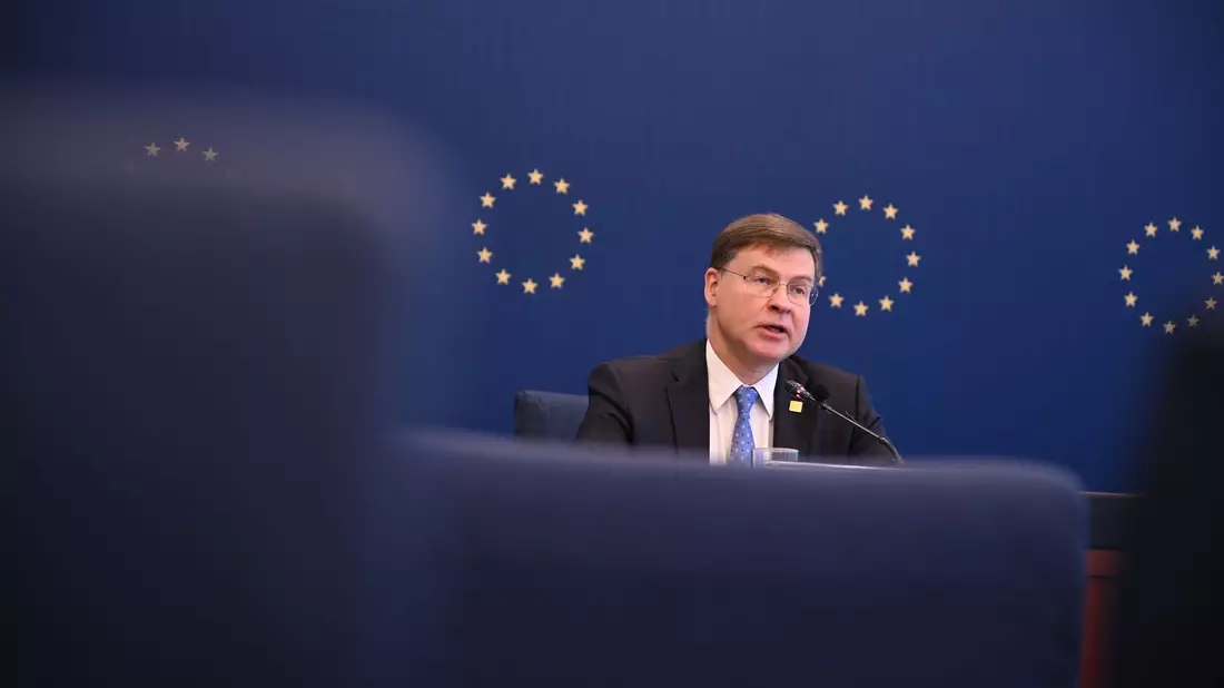 Die EU-Kommission kann die Zölle einführen, doch versucht noch in Verhandlungen eine Lösung zu finden. (Archivbild) - Bild: Johannes Neudecker/dpa