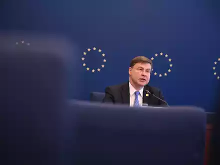 Die EU-Kommission kann die Zölle einführen, doch versucht noch in Verhandlungen eine Lösung zu finden. (Archivbild) - Foto: Johannes Neudecker/dpa