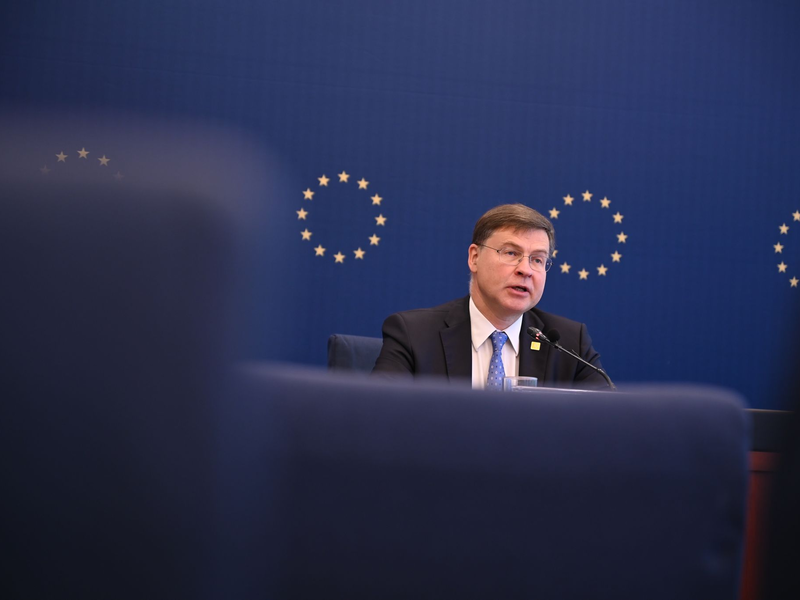 Die EU-Kommission kann die Zölle einführen, doch versucht noch in Verhandlungen eine Lösung zu finden. (Archivbild) - Foto: Johannes Neudecker/dpa