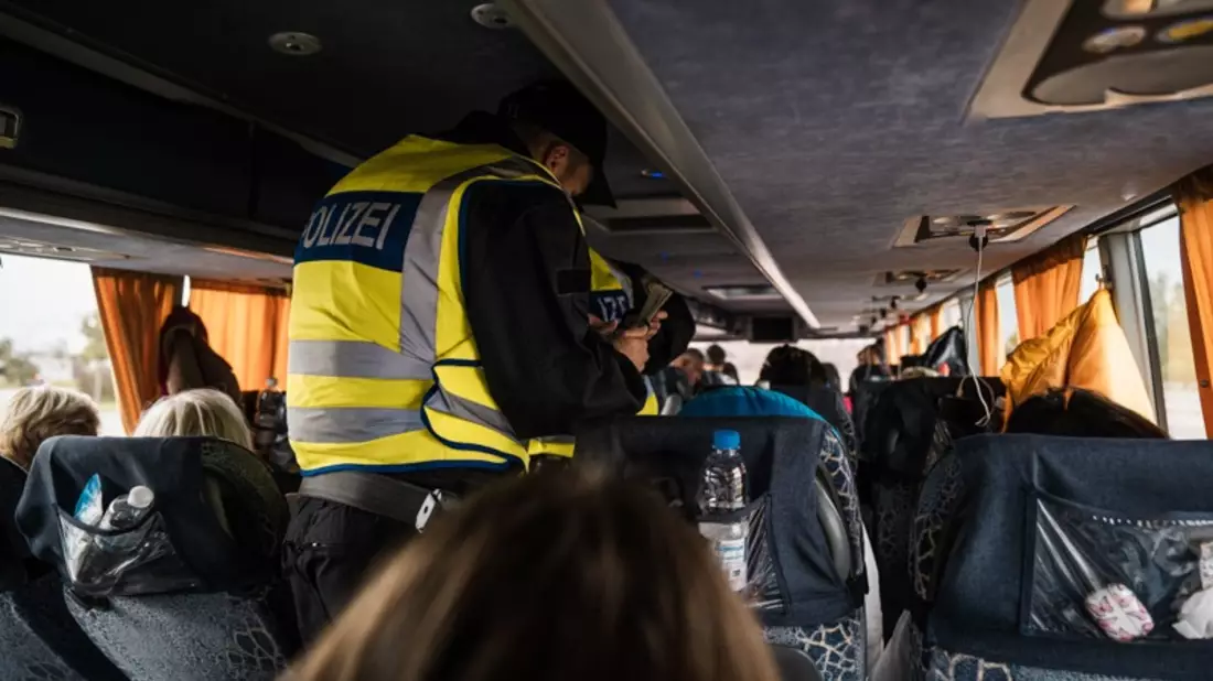 BPOL NRW: Bundespolizei setzt konsequent bestehendes Einreiseverbot durch - Betreffender hatte bereits mehrmals gegen Aufenthaltsbestimmungen verstoßen - Bild: presseportal.de