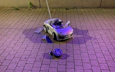 POL-WOB: Unbekannte Täter werfen ein Rutschauto von Parkdeck - Unbekanntes Opfer nur knapp verfehlt - Foto: presseportal.de