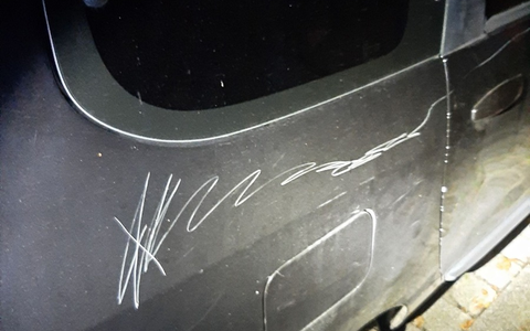 POL-SE: Groß Kummerfeld - Unbekannte Person zerkratzt mehrere Fahrzeuge und richtet Schäden von über 7.000 Euro an - Polizei sucht Zeugen - Foto: presseportal.de