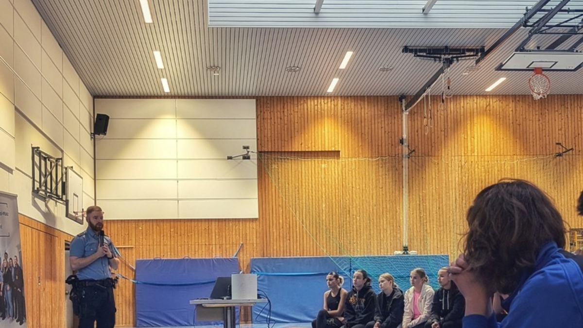 POL-PDTR: Polizei-Sporttest begeistert: großes Interesse an der Polizei - Foto: presseportal.de