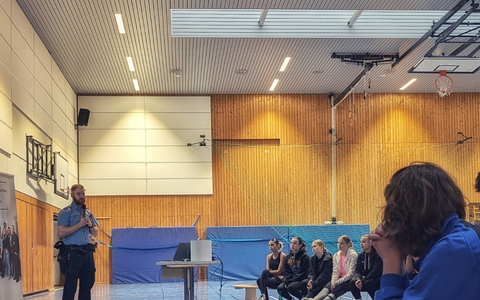 POL-PDTR: Polizei-Sporttest begeistert: großes Interesse an der Polizei - Foto: presseportal.de