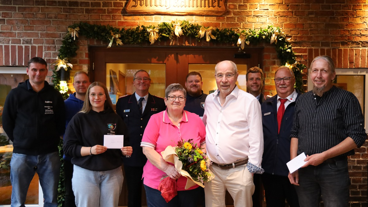 FW Hambühren: Spendensammlung auf Goldener Hochzeit unterstützt ehrenamtliche Nachwuchsarbeit - Foto: presseportal.de