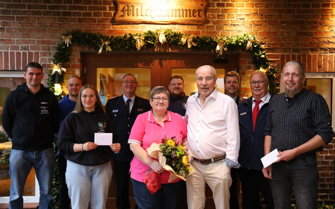 FW Hambühren: Spendensammlung auf Goldener Hochzeit unterstützt ehrenamtliche Nachwuchsarbeit - Foto: presseportal.de FW Hambühren: Spendensammlung auf Goldener Hochzeit unterstützt ehrenamtliche Nachwuchsarbeit - Foto: presseportal.de
