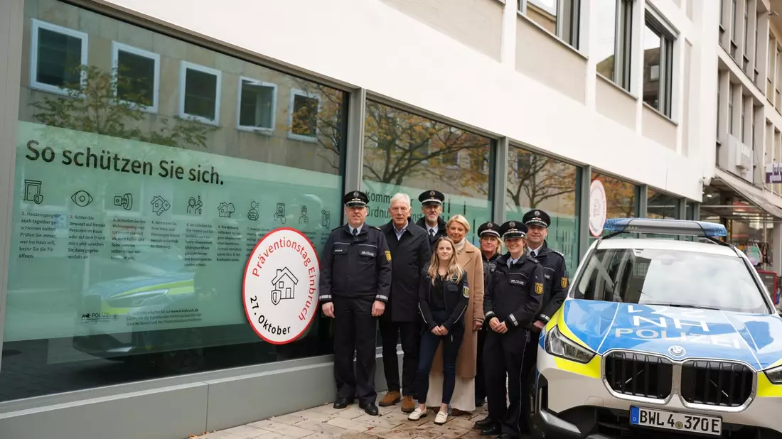 POL-HN: Das Polizeipräsidium Heilbronn informiert in der Heilbronner Innenstadt zum Einbruchschutz, Einweihung Schaufenster KOD Gebäude - Bild: presseportal.de