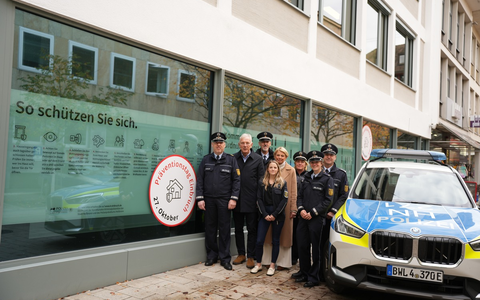 POL-HN: Das Polizeipräsidium Heilbronn informiert in der Heilbronner Innenstadt zum Einbruchschutz, Einweihung Schaufenster KOD Gebäude - Foto: presseportal.de
