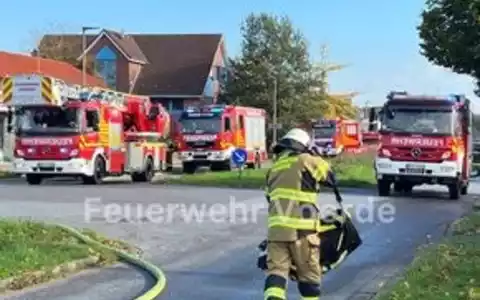 FW Voerde: Brand in einer Gewerbehalle - Foto: presseportal.de