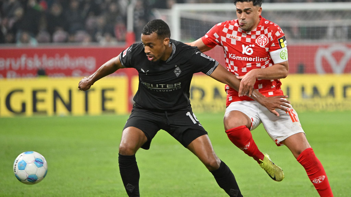 Der Mainzer Jonathan Burkardt musste gegen Gladbach früh ausgewechselt werden. - Foto: Torsten Silz/dpa