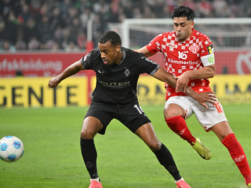 Der Mainzer Jonathan Burkardt musste gegen Gladbach früh ausgewechselt werden. - Foto: Torsten Silz/dpa