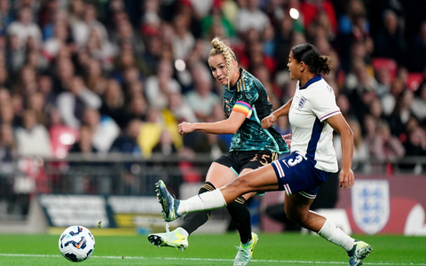 Rein damit: Klara Bühl glänzte als Torschützin und Vorlagengeberin. - Foto: Zac Goodwin/PA Wire/dpa