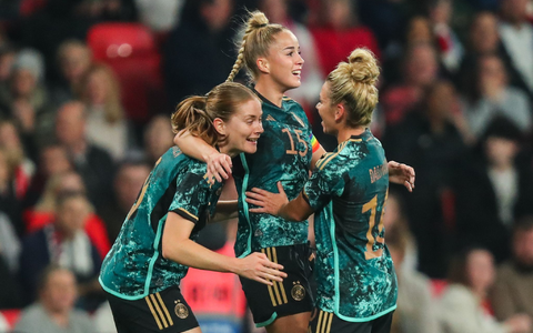 Spielmacherin Linda Dallmann drehte gegen England mächtig auf. - Foto: Izzy Poles/News Images via ZUMA Press Wire/dpa Spielmacherin Linda Dallmann drehte gegen England mächtig auf. - Foto: Izzy Poles/News Images via ZUMA Press Wire/dpa