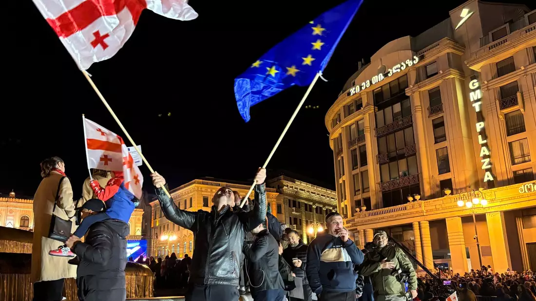 Die Südkaukasusrepublik Georgien steht vor einer richtungsweisenden Wahl. (Archivbild) - Bild: Katharina Schröder/dpa