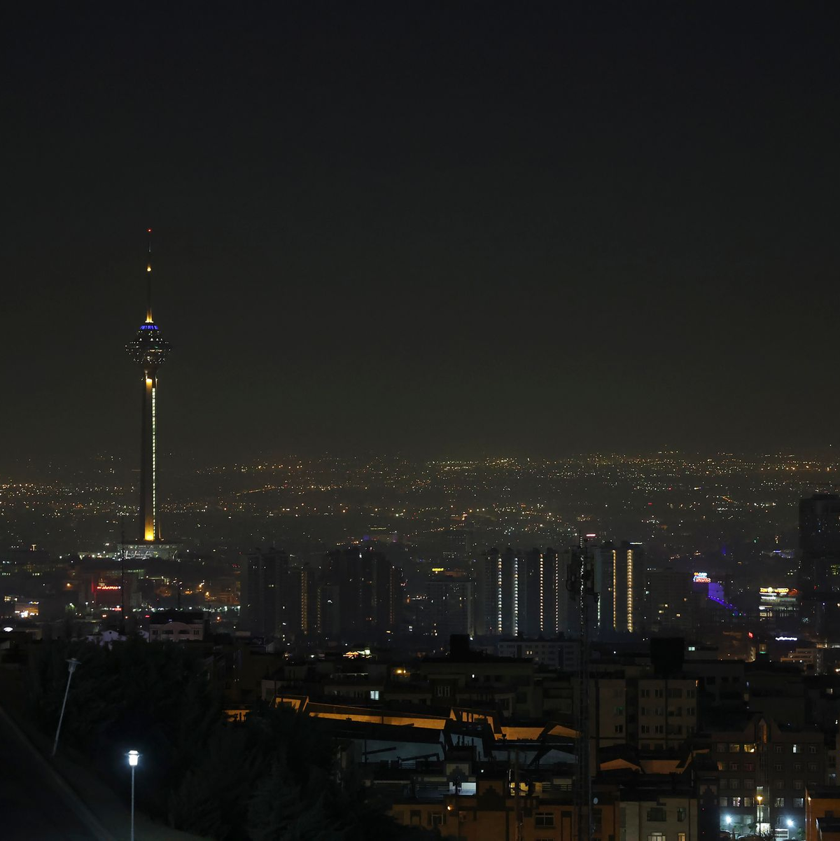 Ein Blick auf die iranische Hauptstadt Teheran am frühen Samstag. - Foto: Vahid Salemi/AP