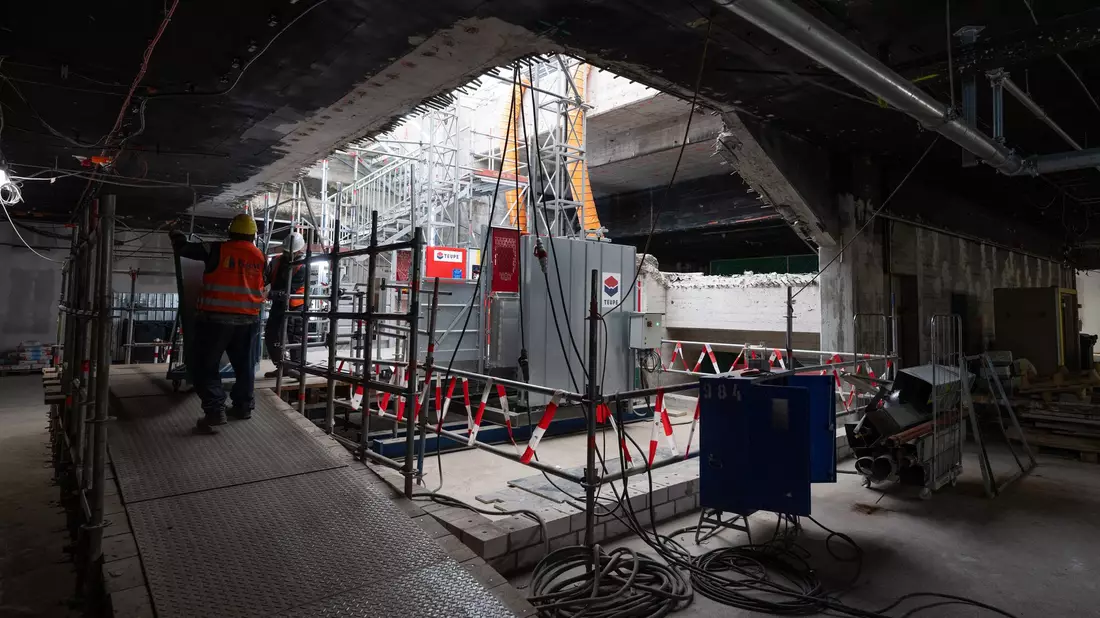Am Frankfurter Hauptbahnhof müssen sich die Reisenden noch gut zehn Jahre auf Bauarbeiten einstellen. (Archivbild) - Bild: Boris Roessler/dpa