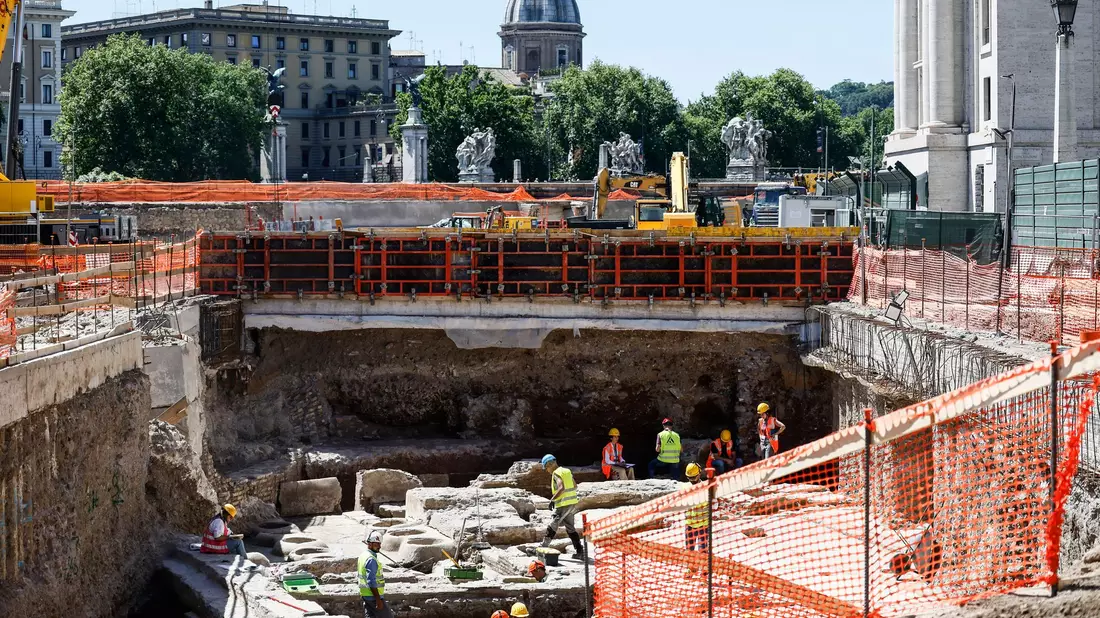 Die Piazza Pia wird vor dem «Heiligen Jahr» 2025 umgebaut. - Bild: Cecilia Fabiano/LaPresse via ZUMA Press/dpa