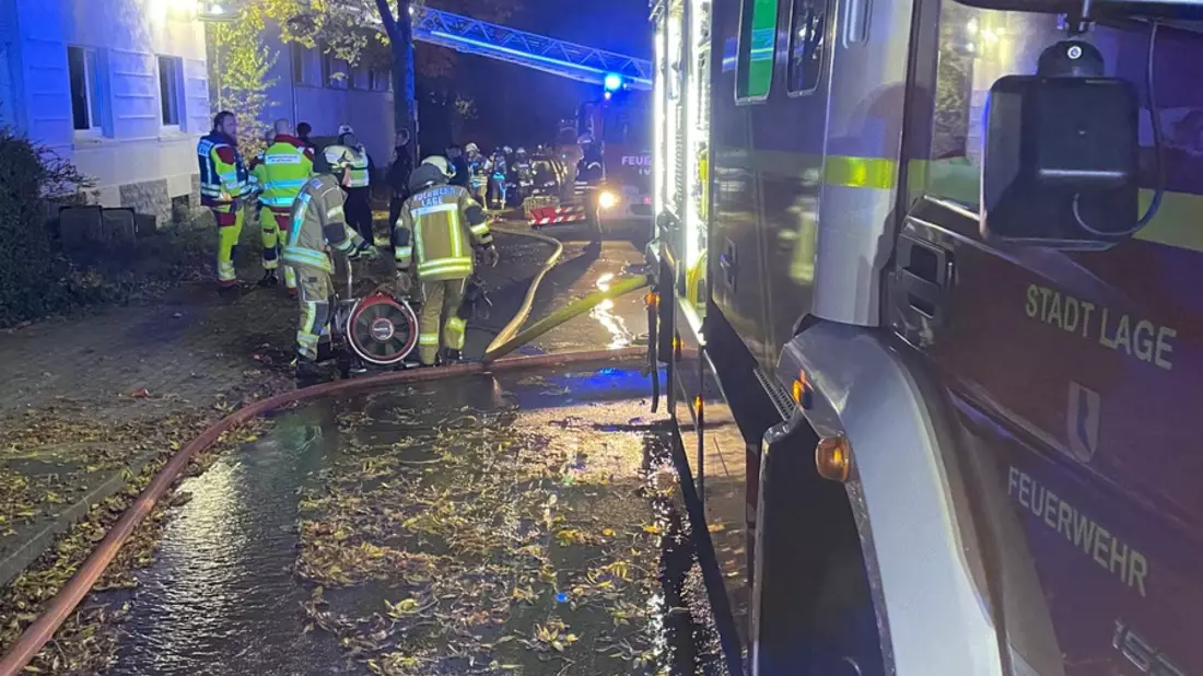FW Lage: Feuer 3 / Zimmerbrand - 25.10.24 - 23:24 Uhr - Bild: presseportal.de