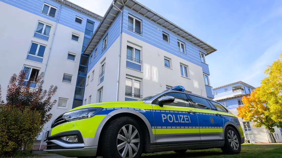 Eine Siebenjährige stirbt nach Stichverletzungen - Bild: Hendrik Schmidt/dpa