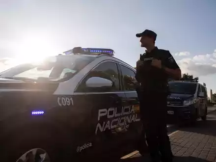 Die spanische Polizei hat Mordermittlungen aufgenommen, nachdem an Händen und Füßen gefesselte Ertrunkene in den Gewässern rund um Mallorca und Nachbarinseln gefunden wurden. - Foto: Clara Margais/dpa