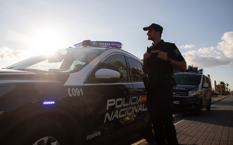 Ein deutscher Urlauber hat im Drogenrausch einen LKW auf Mallorca geklaut und ist damit auf Irrfahrt gegangen. (Archivbild) - Foto: Clara Margais/dpa