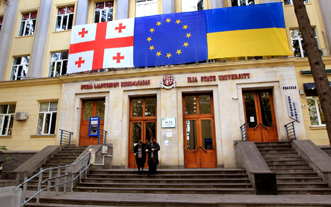 Nach der Parlamentswahl in der Südkaukasusrepublik Georgien gibt es Streit über das vorläufige Ergebnis der Wahlkommission. (Archivbild) - Foto: Shakh Aivazov/AP/dpa