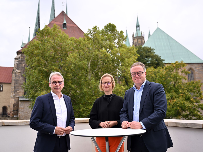 Die Thüringer Parteichefs Georg Maier (SPD), Katja Wolf (BSW) und Mario Voigt (CDU) haben eine Einigung erreicht. (Archivbild) - Foto: Martin Schutt/dpa