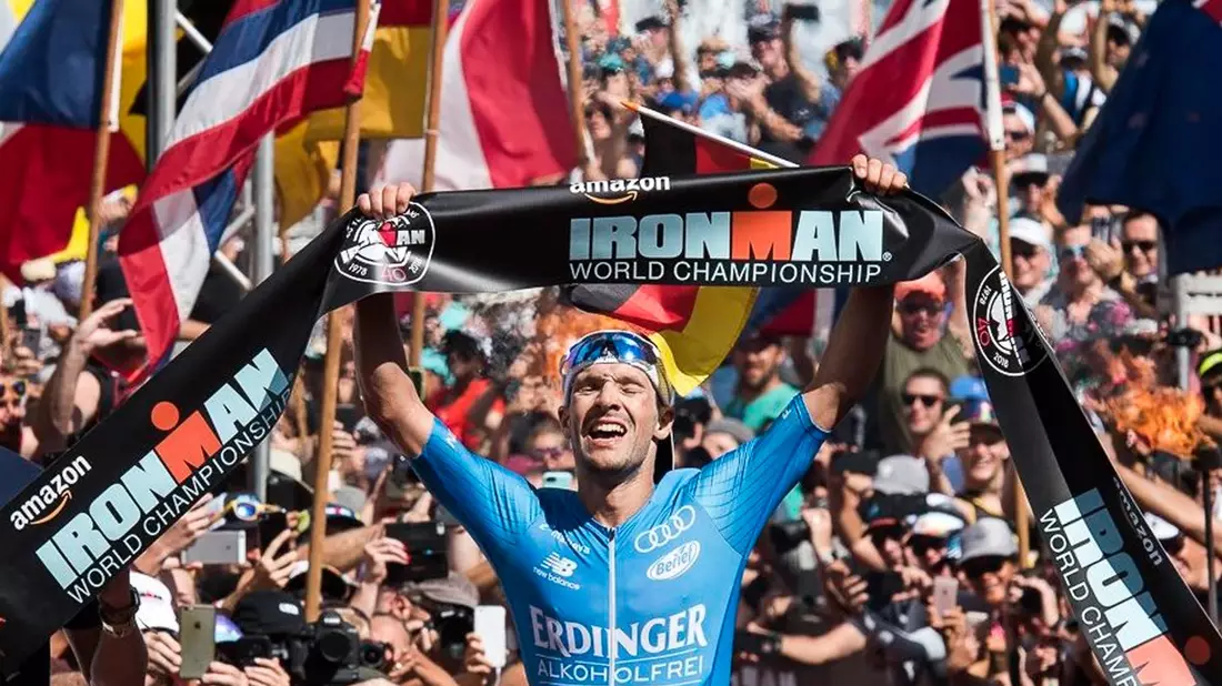 Lange schafft es erneut - und gewinnt nach 2017 und 2018 ein drittes Mal die Ironman-WM. - Bild: Ronit Fahl/Zuma Press/dpa