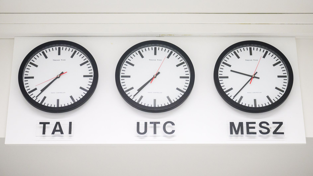 Braunschweiger Experten kümmern sich um das richtige Zeitsignal. In Deutschland gilt bis Ende März wieder Winterzeit. (Foto aktuell) - Foto: Julian Stratenschulte/dpa