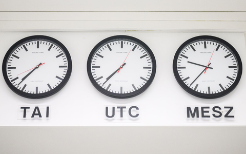 Braunschweiger Experten kümmern sich um das richtige Zeitsignal. In Deutschland gilt bis Ende März wieder Winterzeit. (Foto aktuell) - Foto: Julian Stratenschulte/dpa