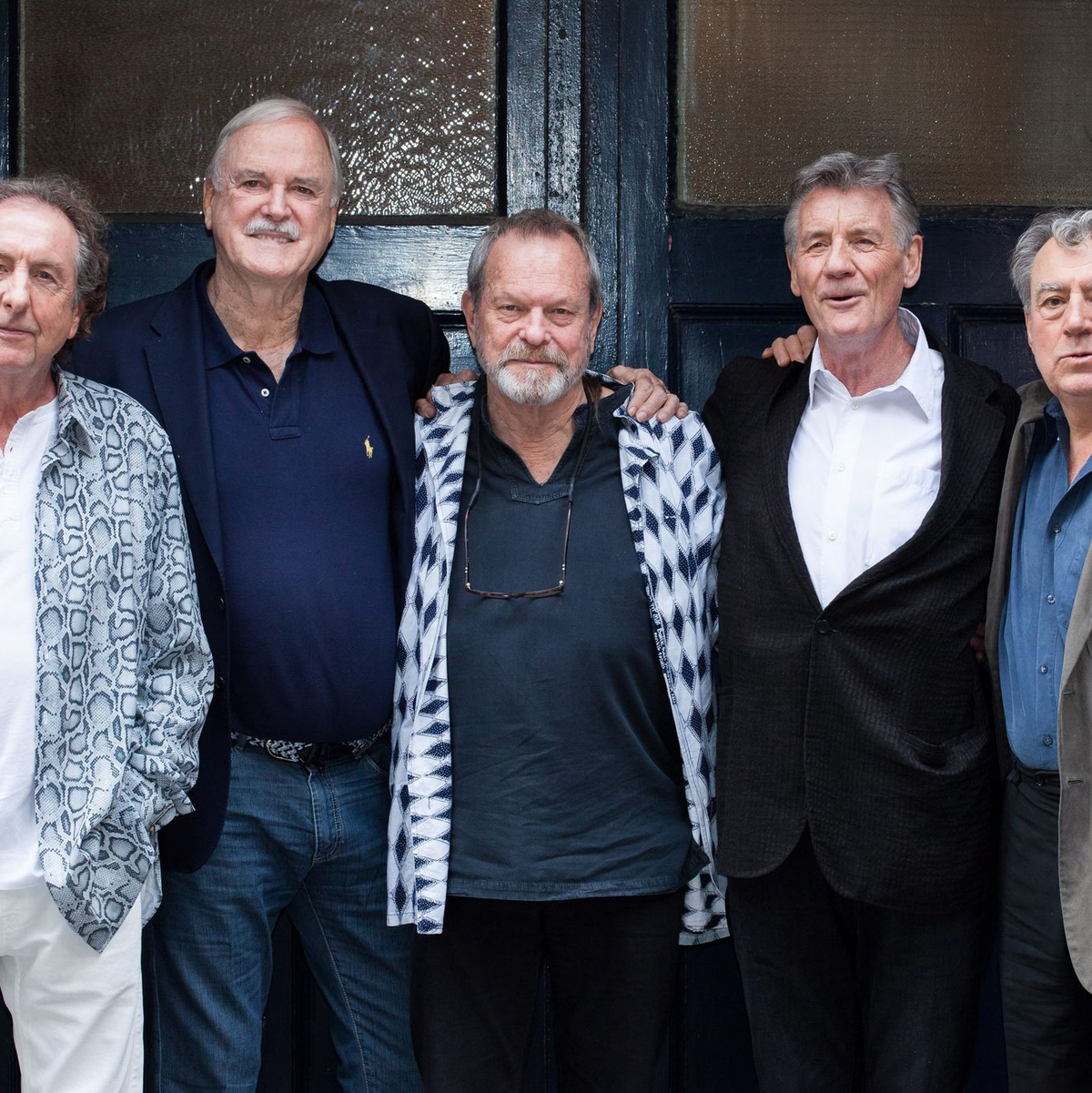 2014 trat John Cleese (2.v.l.) ein letztes Mal mit seinen Monty-Python-Kollegen auf. (Archivbild) - Foto: Daniel Leal-Olivas/EPA/dpa