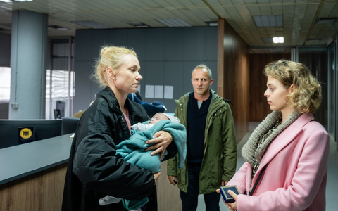 Wegen des Ukraine-Krieges bleibt das Baby für Niclas und Judith länger bei Leihmutter Oksana als geplant. - Foto: Alexander Fischerkoesen/ZDF/dpa Wegen des Ukraine-Krieges bleibt das Baby für Niclas und Judith länger bei Leihmutter Oksana als geplant. - Foto: Alexander Fischerkoesen/ZDF/dpa