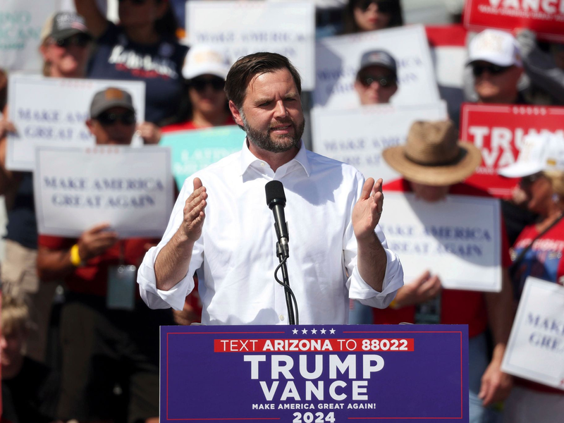 J.D. Vance wirbt in Tuscon im Swing State Arizona um Stimmen von Latinos. (Archivbild) - Foto: Grace Trejo/Arizona Daily Star/AP/dpa