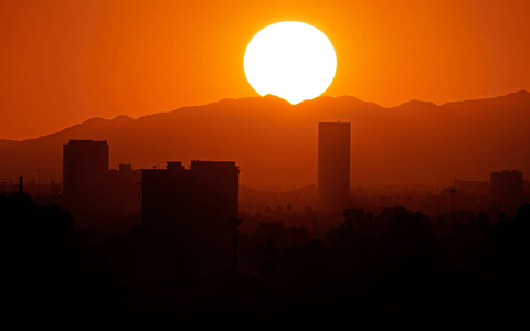 Arizona gehört zu den Swing States, die bei Demokraten und Republikanern besonders hart umkämpft sind. (Archivbild) - Foto: Charlie Riedel/AP/dpa