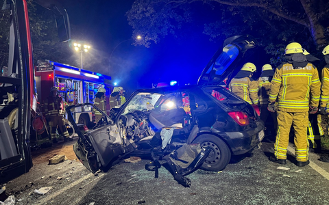 FW Osterholz-Scharm.: Pkw kollidiert frontal mit Linienbus - Foto: presseportal.de