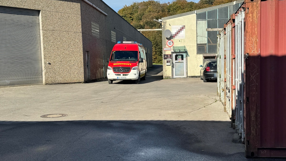 FW-EN: Umweltstraftat im Gewerbegebiet - Öl wird in den Abwasserkanal gekippt - Feuerwehr verhindert Ausbreitung - Foto: presseportal.de