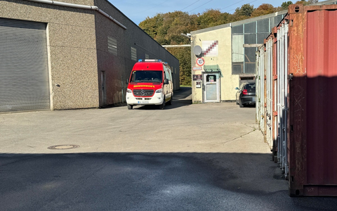 FW-EN: Umweltstraftat im Gewerbegebiet - Ăl wird in den Abwasserkanal gekippt - Feuerwehr verhindert Ausbreitung - Foto: presseportal.de FW-EN: Umweltstraftat im Gewerbegebiet - Ăl wird in den Abwasserkanal gekippt - Feuerwehr verhindert Ausbreitung - Foto: presseportal.de