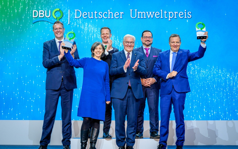 Steinmeier setzt auf Stärke der Demokratie beim Klima- und Umweltschutz/Deutscher Umweltpreis der DBU an Tanneberger und Speidel - Foto: presseportal.de