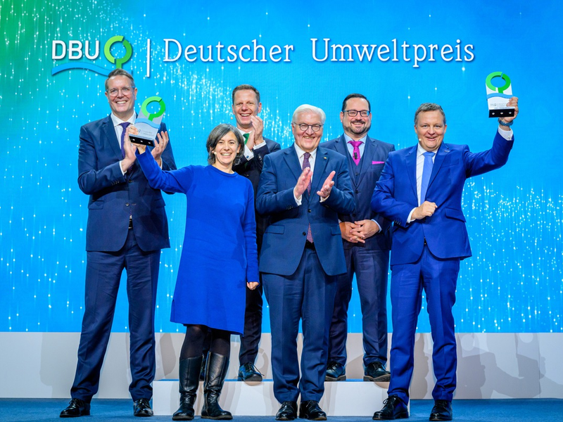 Steinmeier setzt auf Stärke der Demokratie beim Klima- und Umweltschutz/Deutscher Umweltpreis der DBU an Tanneberger und Speidel - Foto: presseportal.de