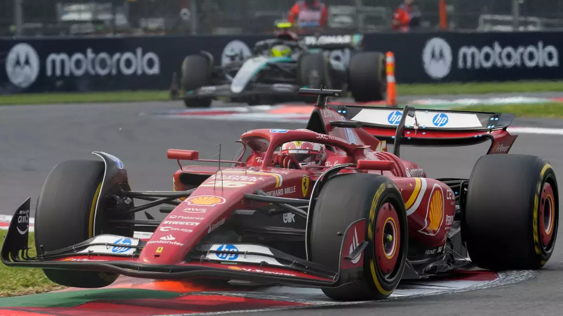 Er profitiert vom Duell zwischen Verstappen und Norris.  - Bild: Moises Castillo/AP