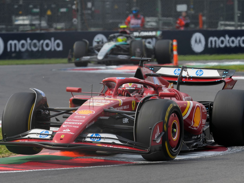 Max Verstappen wird in der Startaufstellung zum GroĂen Preis von Brasilien um fĂŒnf PlĂ€tze nach hinten versetzt. - Foto: Moises Castillo/AP